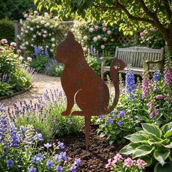 Elegante Katzen-Silhouette in Rostoptik – Verspielter Beetstecker mit Pfotendetail